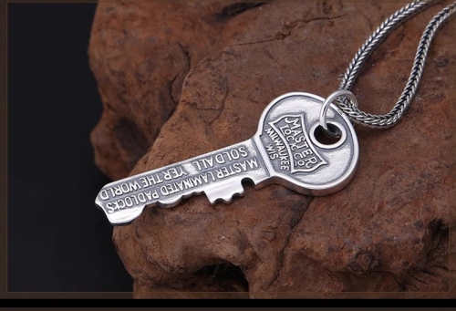 S925 Sterling Silver Jewelry Thai Silver Vintage Key European and American English Letter Pendant Charm Necklace S925 Sterling Silver Jewelry Thai Silver Vintage Key European and American English Letter Pendant Charm Necklace