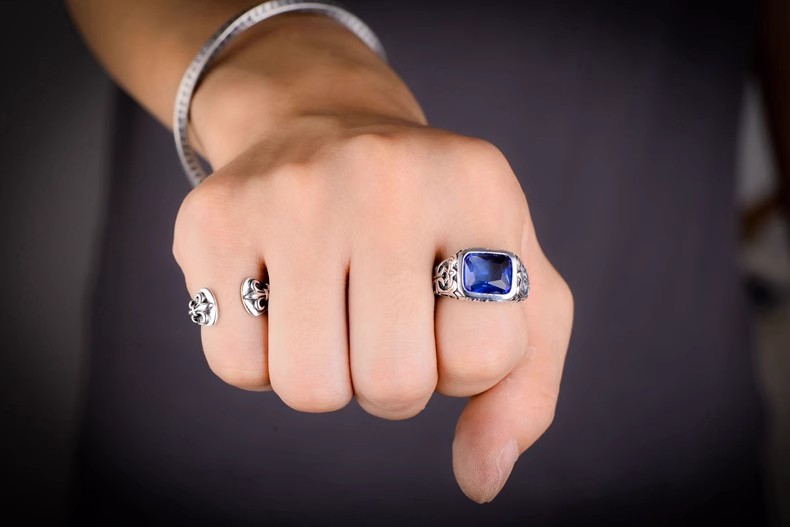Simple Men's S925 Sterling Silver Thai Silver Retro Crusade flower personality fashion men's index finger cut blue crystal ring