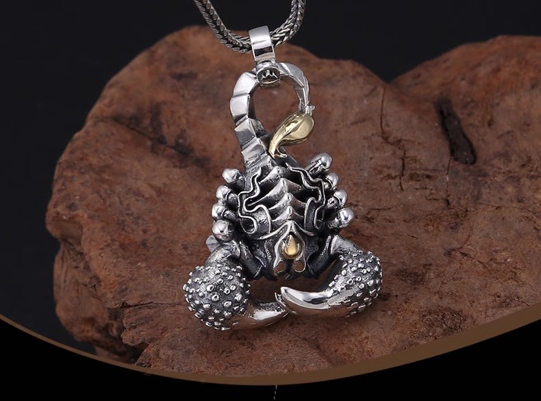 S925 Pure Silver Jewelry Thai Silver Domineering Retro Scorpion Charm Pendant for Men and Women, Fashionable and Trendy