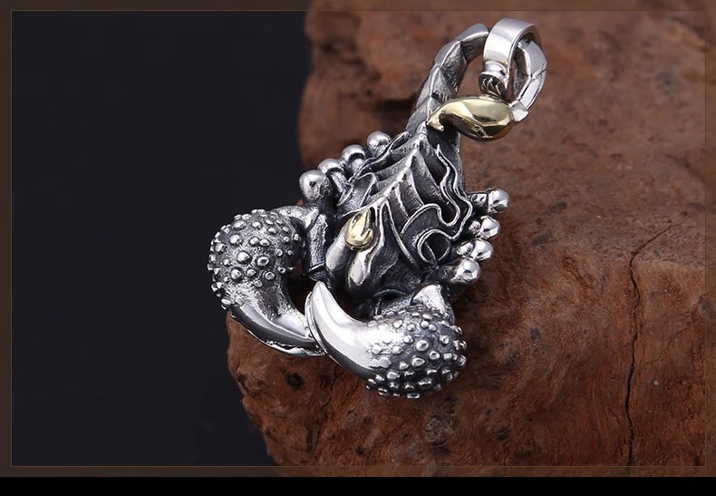 S925 Pure Silver Jewelry Thai Silver Domineering Retro Scorpion Charm Pendant for Men and Women, Fashionable and Trendy