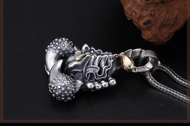 S925 Pure Silver Jewelry Thai Silver Domineering Retro Scorpion Charm Pendant for Men and Women, Fashionable and Trendy