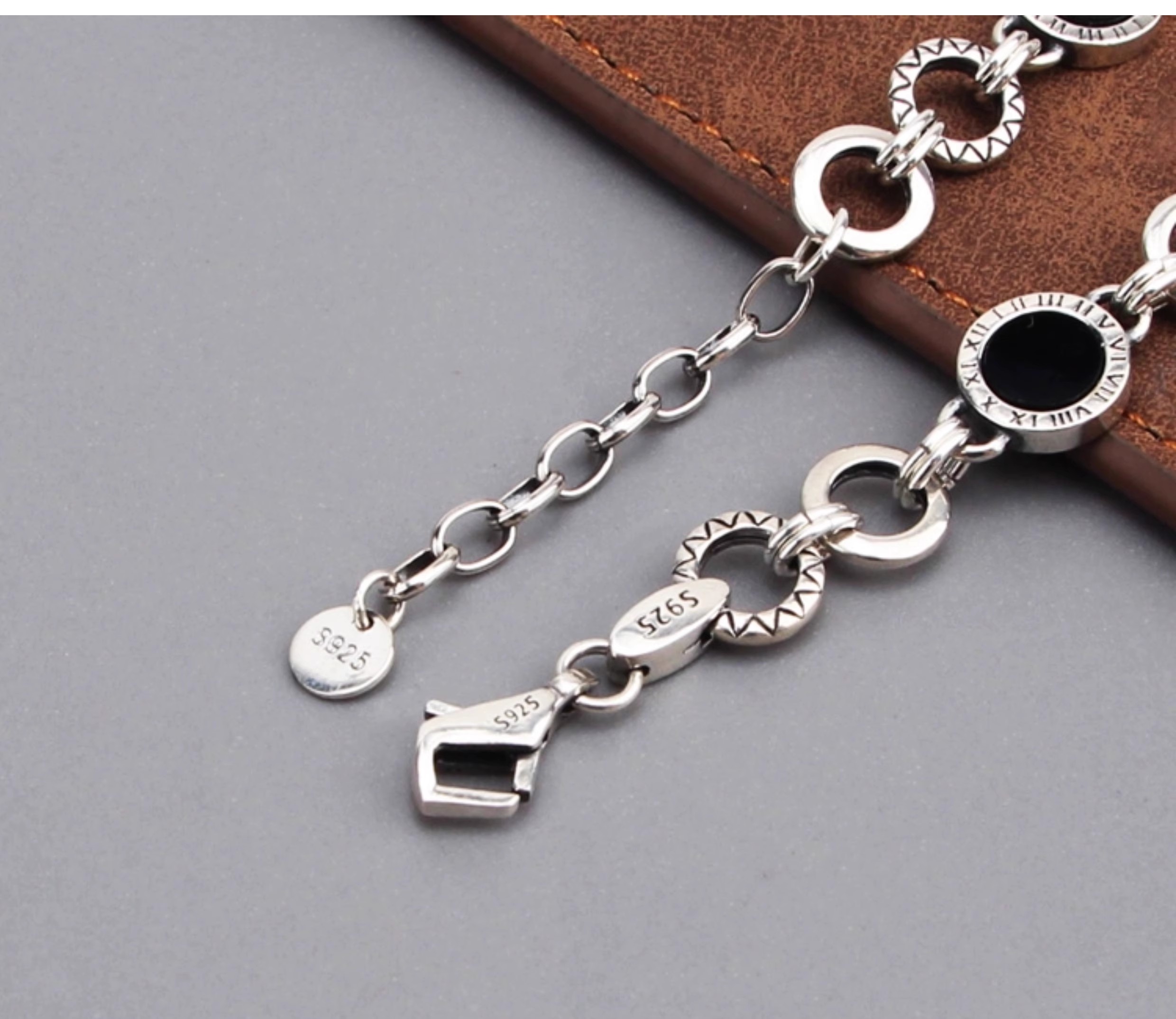 S925 Sterling Silver Roman Numeral Black and White Pearl Bracelet for Women, Elegant and Versatile Design Jewelry