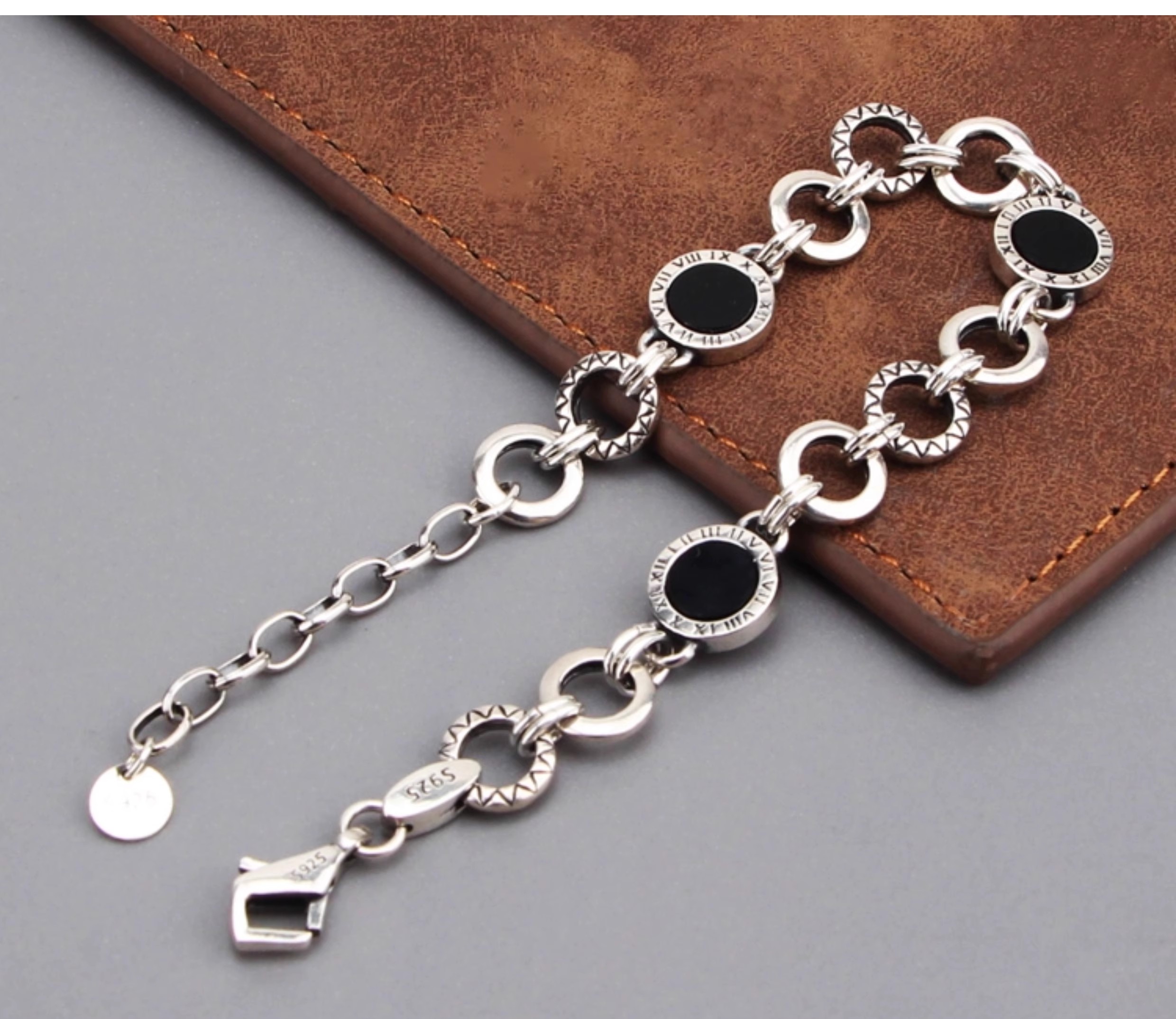 S925 Sterling Silver Roman Numeral Black and White Pearl Bracelet for Women, Elegant and Versatile Design Jewelry