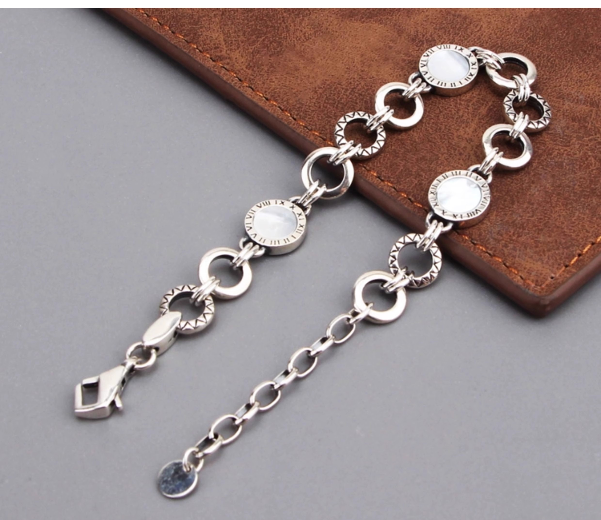 S925 Sterling Silver Roman Numeral Black and White Pearl Bracelet for Women, Elegant and Versatile Design Jewelry