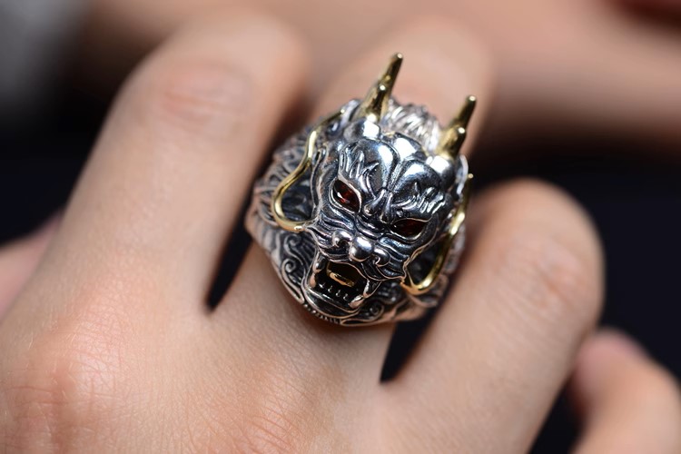 s925 sterling silver retro Thai silver men's fashion domineering open faucet zodiac dragon fashion ring set with garnet